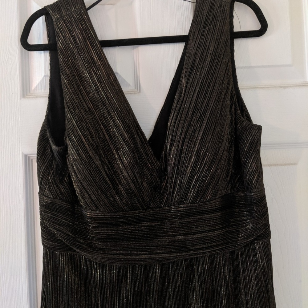 Jessica Howard Black and Gold Floor Length Dress